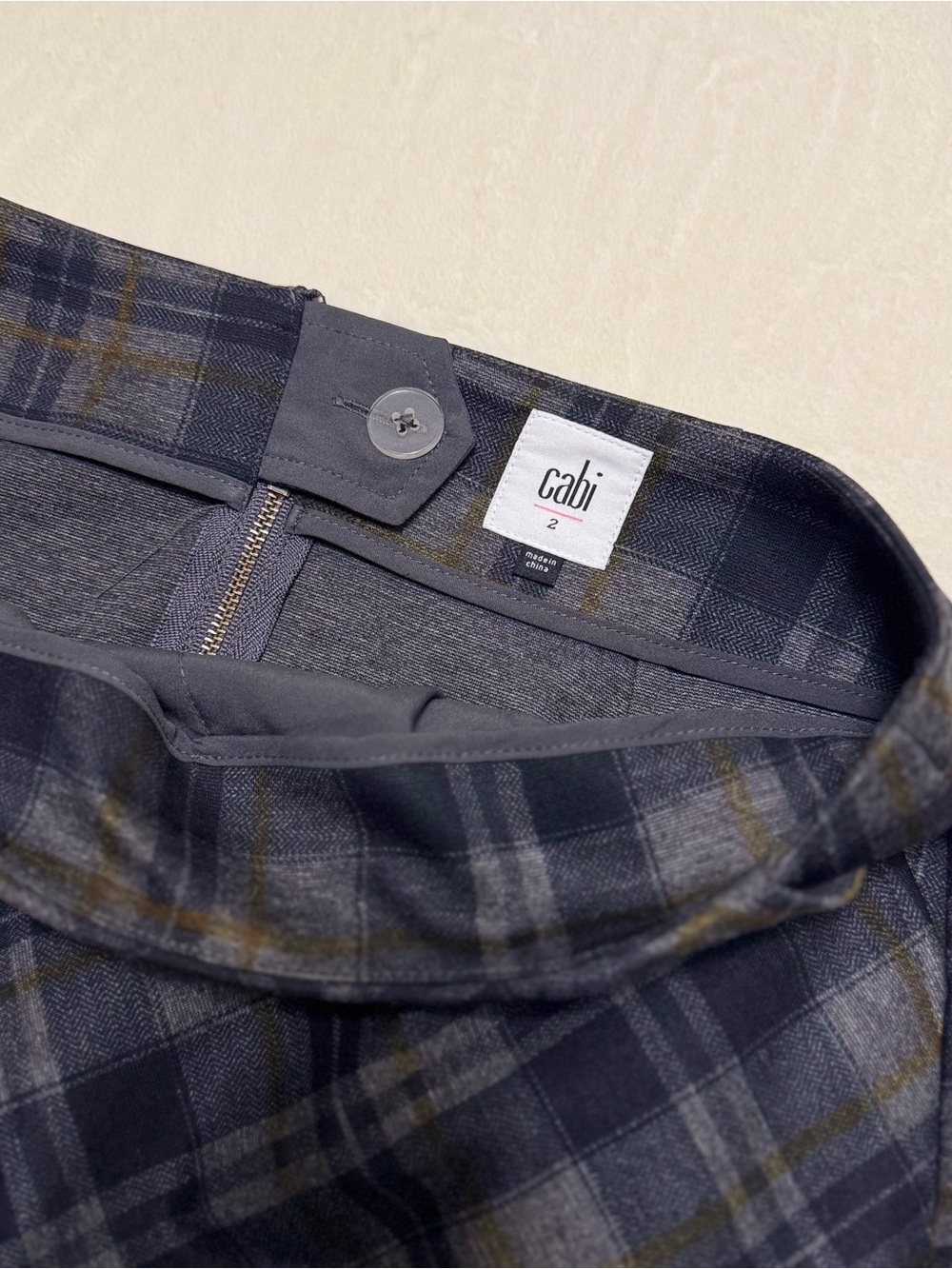 CAbi Plaid Straight & Pencil Skirt Gray Yellow Black Women's Size 2 With Pockets - Picture 2 of 7